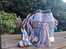 Load image into Gallery viewer, Mochila Wayuu Authentic Handmade Mochila Wayuu - Cundinamarca La Vega