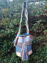 Load image into Gallery viewer, Mochila Wayuu Authentic Handmade Mochila Wayuu - Cundinamarca La Vega